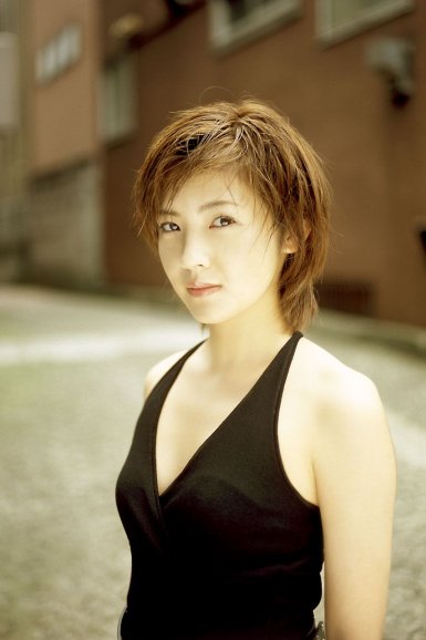 ‘开云体育app’安妮海瑟薇超短发尴尬入镜 为新片激瘦7公斤(图)(图3) 开云电竞入口